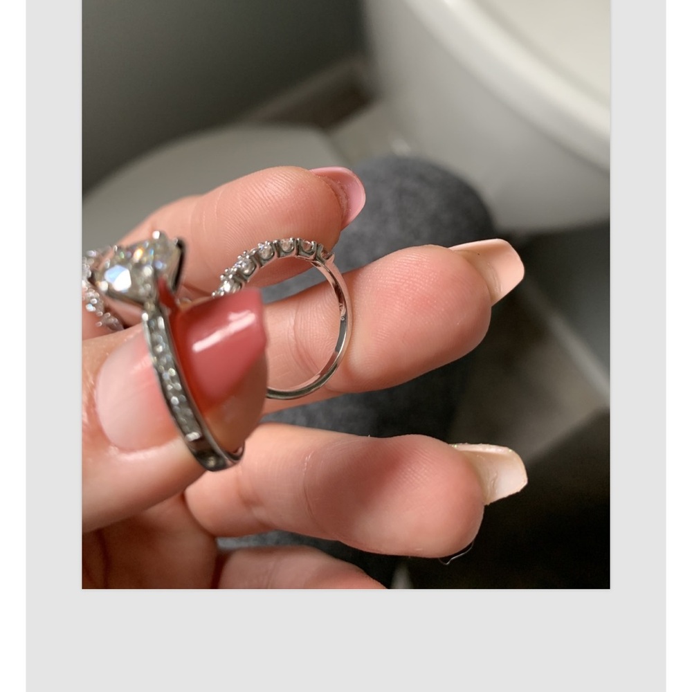 Lab Grown Elegant ring in 14kt white gold Ring 2.5 total carat weight - Picture 9 of 11